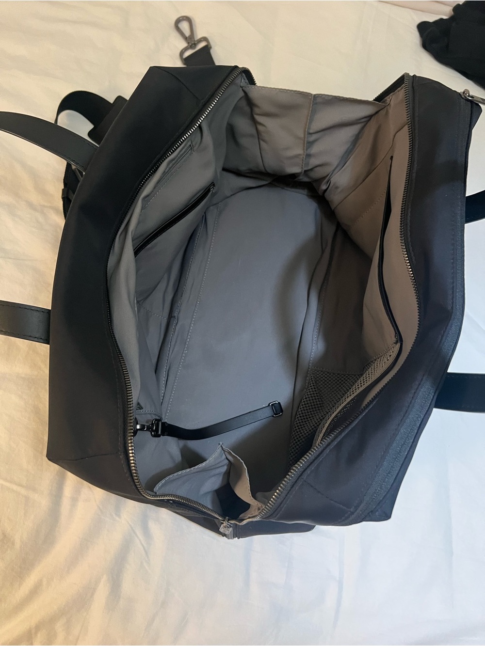 Away Black Everywhere Bag with Detachable Strap for Travel/Weekend - Picture 7 of 7